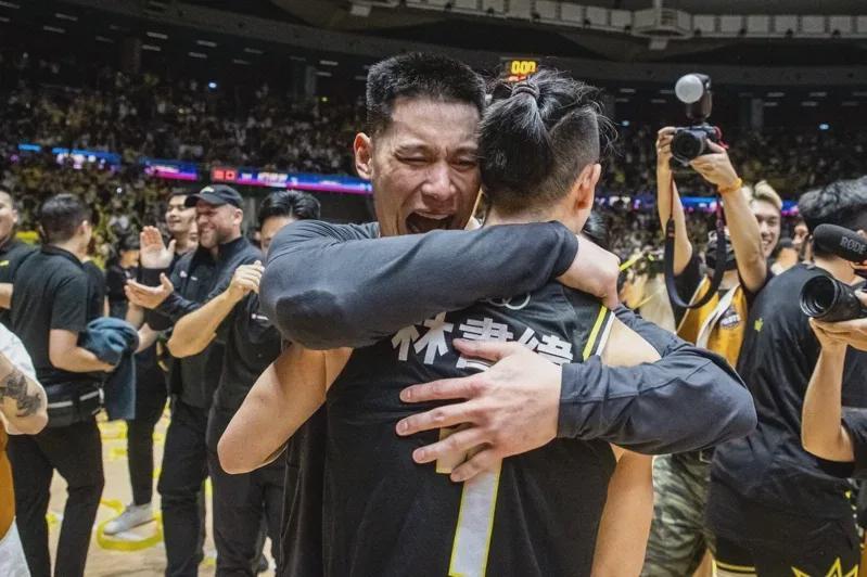 自宣退役!再见,林书豪!再见,林疯狂!